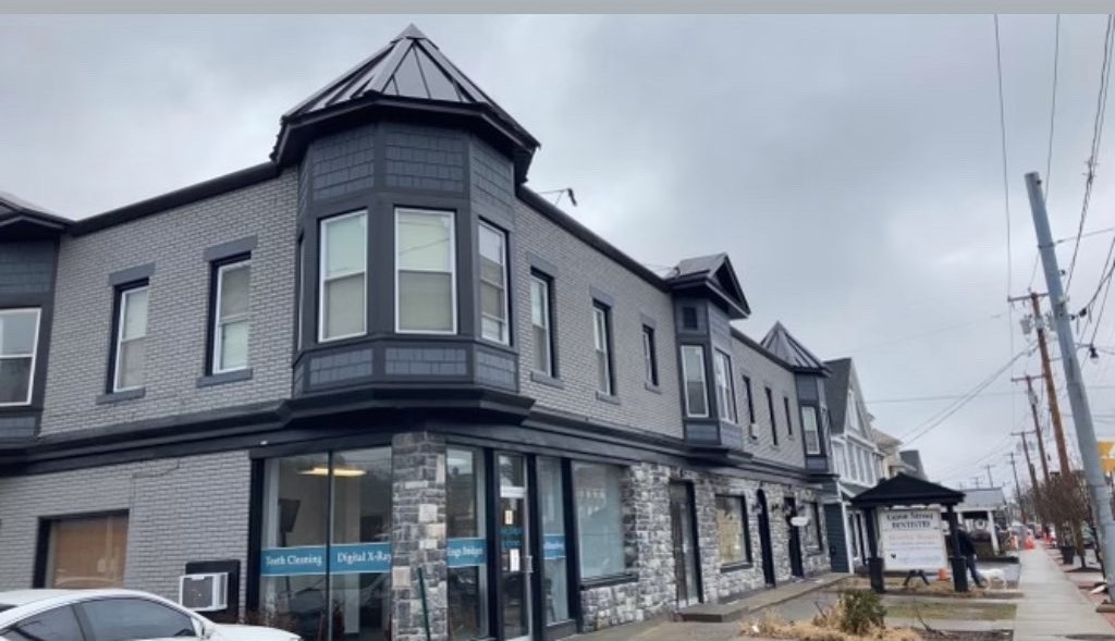 Avant Contracting - Exterior renovation of a commercial building housing a dentist's office.